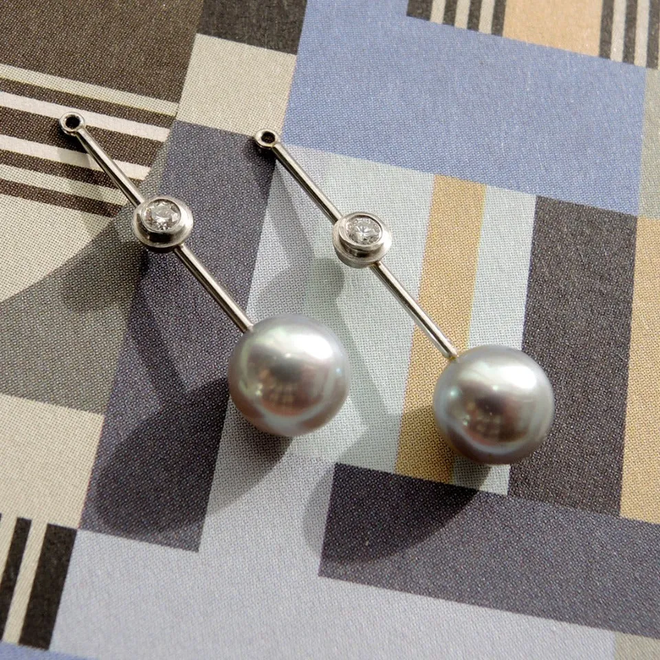Series  26 | Pearl Jacket, 20 mm Long with Diamonds